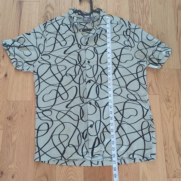 ASOS. Abstract Patterned. Men's Button Down. Size Medium. - Picture 4 of 7